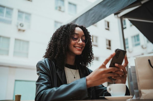 Envoyer courrier pendant voyage : astuces et solutions pratiques